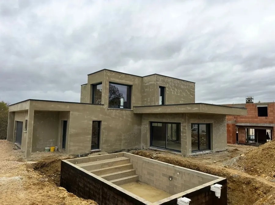 Maison contemporaine à toit-terrasse avec piscine, gros œuvre réalisé par BASAK BTP